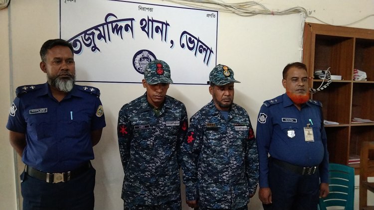 তজুমদ্দিনে নৌবাহিনীর দুই ভূয়া সদস‍্য আটক