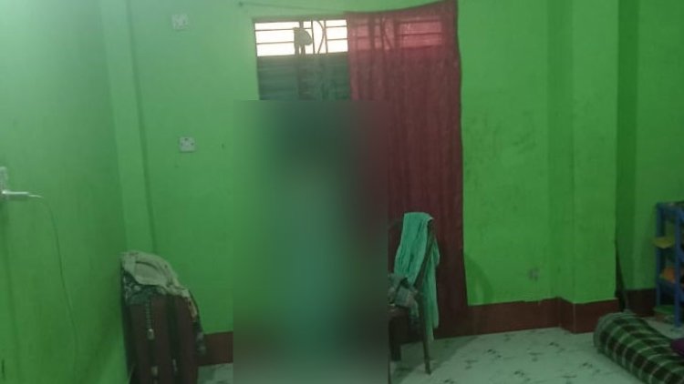 প্রবাসী স্বামীকে ভিডিওকলে রেখে যা করলেন স্ত্রী