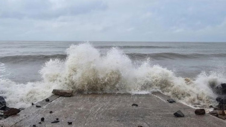 সমুদ্রবন্দরে ৮ নম্বর মহাবিপদ সংকেত