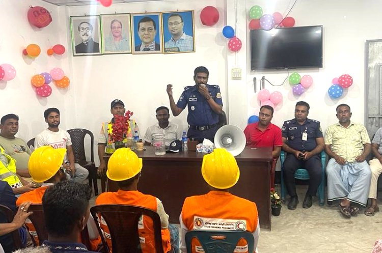 মোখার ক্ষতি এড়াতে তজুমদ্দিনে পুলিশের সচেতনতামূলক সভা
