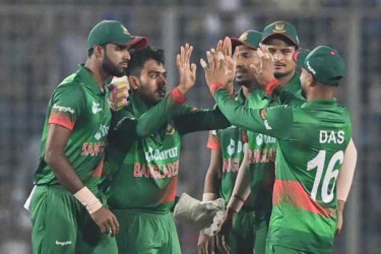 শেষ বলের রুদ্ধশ্বাস জয়ে সিরিজ বাংলাদেশের