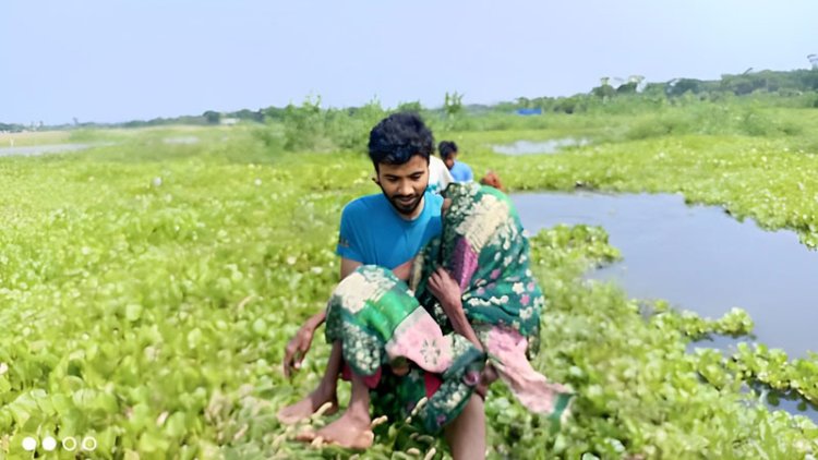 বিলের ঝোঁপে বৃদ্ধা মাকে রেখে লাপাত্তা ছেলে
