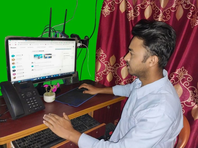 আতিকুরের মাসিক আয়  তিন লাখ টাকা