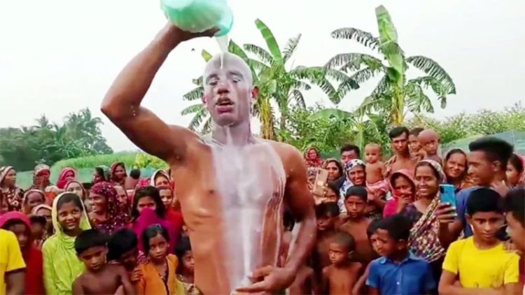 অন্য জায়গায় প্রেমিকার বিয়ে, দুঃখে মাথা ন্যাড়া করে যুবকের দুধ দিয়ে গোসল