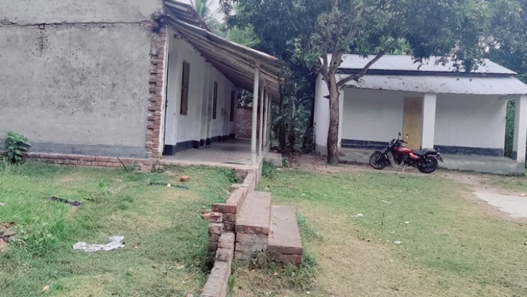 শিক্ষার্থী ছাড়াই চলছে প্রাইমারি স্কুল