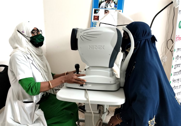 প্রতিদিন লালমোহন উপজেলা স্বাস্থ্য কমপ্লেক্সে বিনামূল্যে উন্নত চক্ষু চিকিৎসা সেবা