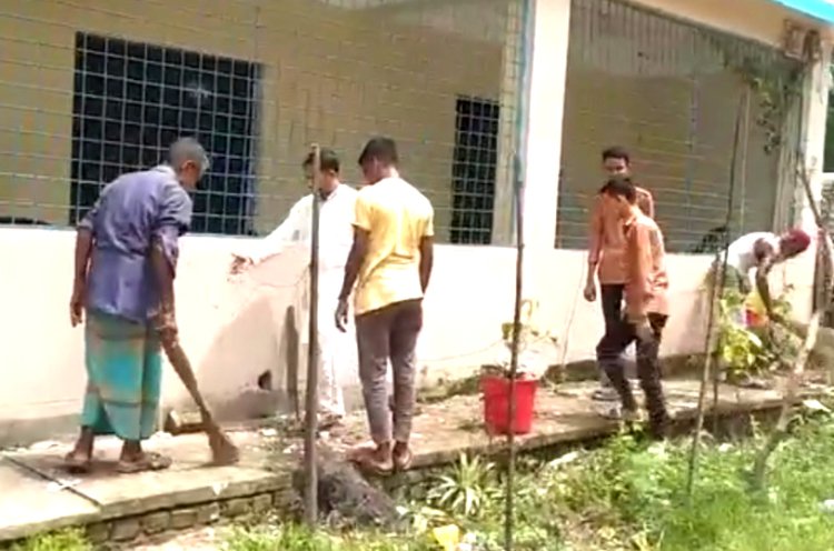 লালমোহনে ডেঙ্গু প্রতিরোধে শিক্ষাপ্রতিষ্ঠানে পরিস্কার-পরিচ্ছন্নতা অভিযান