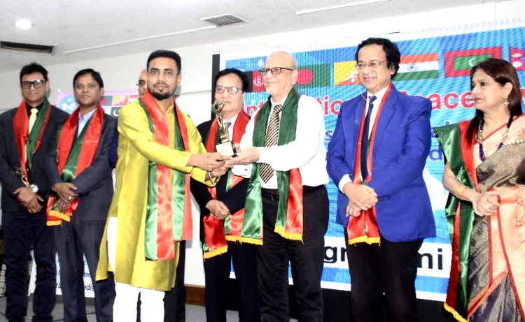 লালমোহনের সবুজ পেলেন ‘ইন্টারন্যাশনাল পিস অ্যাওয়ার্ড’