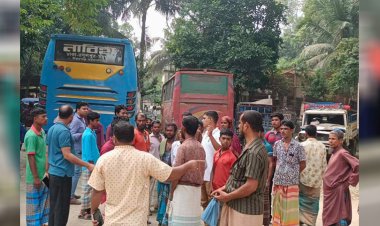 সকাল সকাল সড়কে ঝরল ১০ প্রাণ