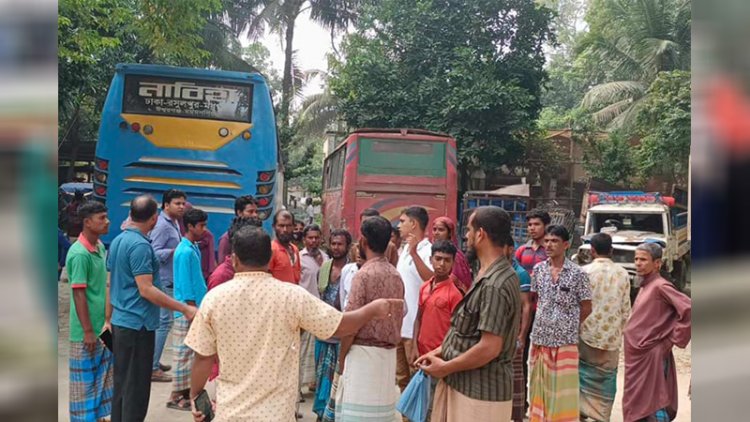 সকাল সকাল সড়কে ঝরল ১০ প্রাণ