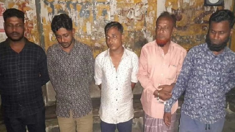 বরকত বাড়াতে ‘ফু’ দেওয়ার ব্যবসা ছিল তাদের