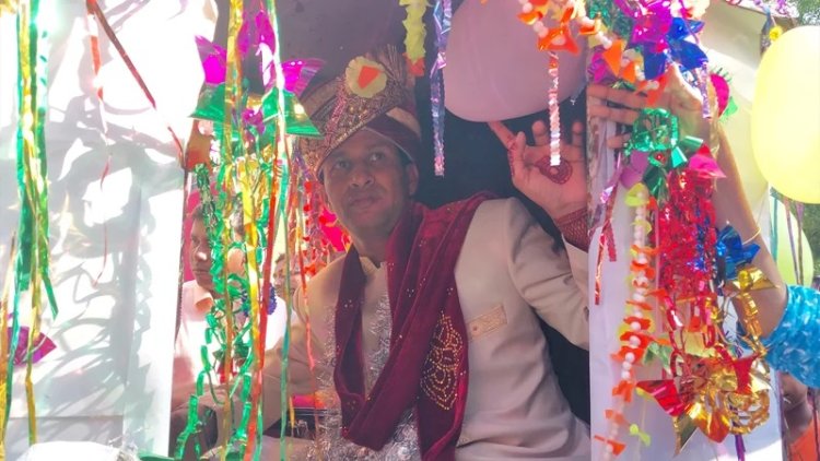 ৩২ বছর পর দাদীর ‘মানত’ রাখতে নাতির ব্যতিক্রমী বিয়ে