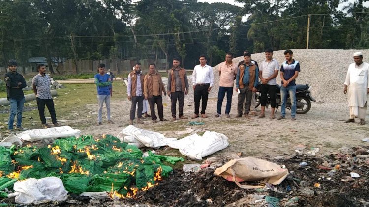 লালমোহনে বিপুল পরিমাণ পলিথিন জব্দ, দশ হাজার টাকা জরিমানা