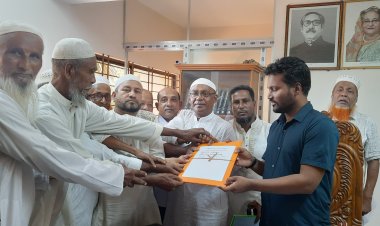 মনপুরায় উপজেলা চেয়ারম্যান পদে মনোনয়ন দাখিল করলেন শাহরিয়ার চৌধুরী