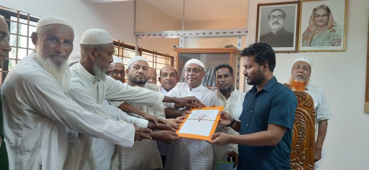মনপুরায় উপজেলা চেয়ারম্যান পদে মনোনয়ন দাখিল করলেন শাহরিয়ার চৌধুরী