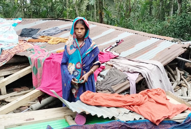 মাথা গোঁজার ঠাঁই হারিয়ে দিশেহারা রুমা
