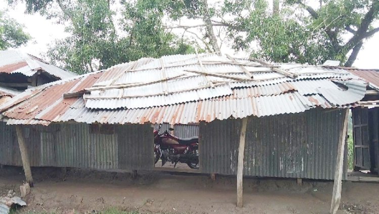 বছরের পর বছর যায়, তবুও হয় না একটি পাকা ভবন