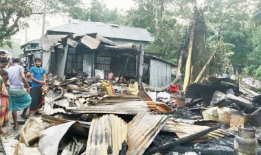 রাতের আঁধারে পুড়ে ছাই পাঁচ ব্যবসাপ্রতিষ্ঠান
