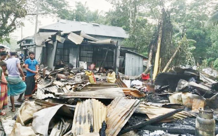 রাতের আঁধারে পুড়ে ছাই পাঁচ ব্যবসাপ্রতিষ্ঠান