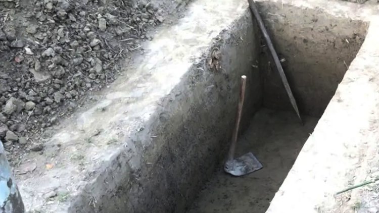 একসঙ্গে স্বামী-স্ত্রীর মৃত্যু, কবর খোঁড়ার পর জানা গেল স্ত্রী জীবিত!