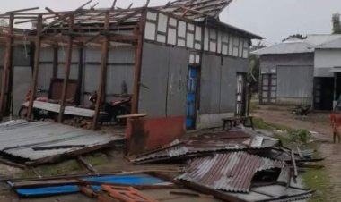 মনপুরায় ঝড়ে মেঘনায় ৬ ট্রলার ডুবি-অর্ধশতাধিক ঘরবাড়ি বিধ্বস্ত, জেলে নিখোঁজ