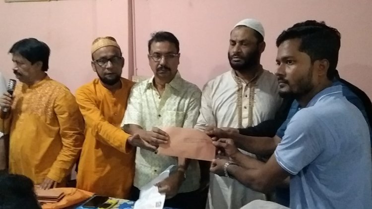 আগুনে ক্ষতিগ্রস্ত ব্যবসায়ী ও ঘর মালিকদের মেজর (অবঃ) হাফিজের পক্ষ থেকে অনুদান