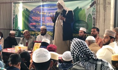 লালমোহনে শাহবাজপুর রেসিডেন্সিয়াল মাদরাসার শিক্ষার্থীদের সবক দিলেন বাটামারা পীর