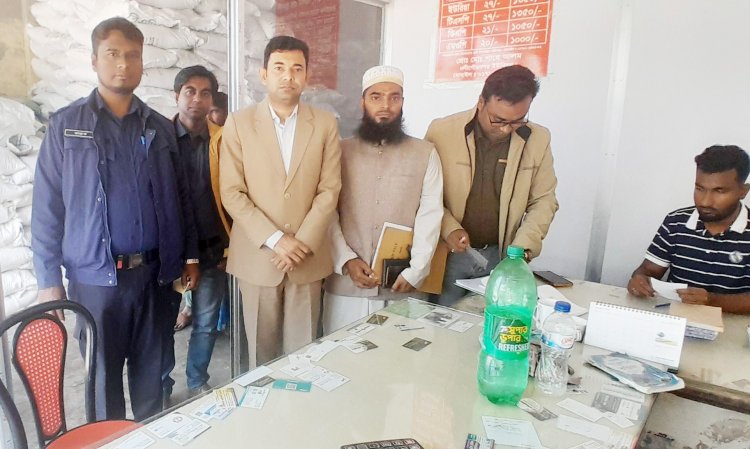 লালমোহনে অতিরিক্ত দামে সার বিক্রির দায়ে দুই ব্যবসায়ীকে লাখ টাকা জরিমানা