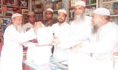 লালমোহনে ৫০ জন ব্যবসায়ীর মাঝে ঈদ সামগ্রী বিতরণ করেছে ইন্ডাস্ট্রিয়ালিস্ট এন্ড বিজনেসম্যান ওয়েলফেয়ার ফাউন্ডেশন