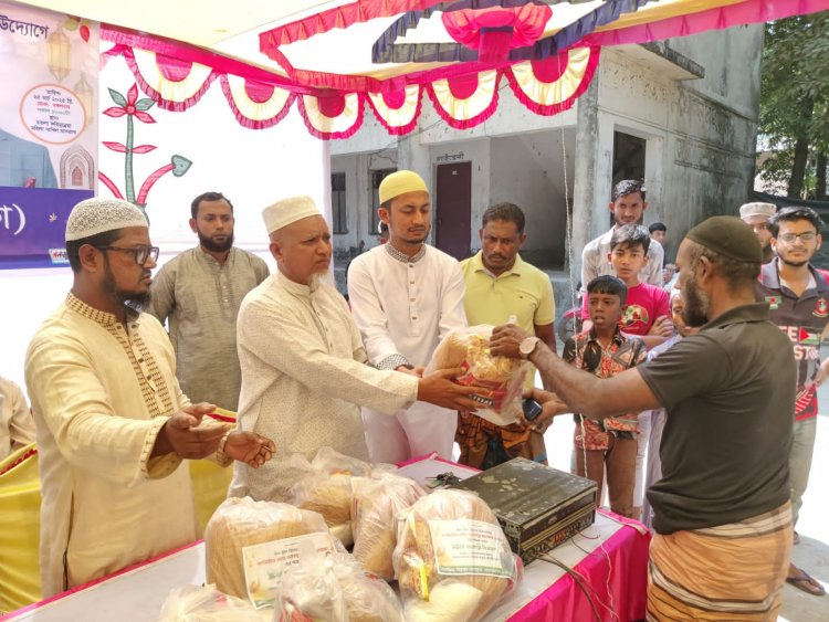 ব্যারিস্টার আব্দুর রাহমান খোকার সৌজন্যে  ধলিগৌরনগর ইউনিয়নের অসহায় ও গরিব মানুষের মাঝে ঈদ সামগ্রী বিতরণ