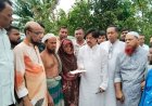 লালমোহনে ঘূর্ণিঝড়ে ক্ষতিগ্রস্থদের মাঝে মেজর হাফিজের আর্থিক সহায়তা